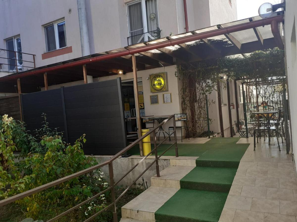 أوتوبين Taxi Hostel المظهر الخارجي الصورة